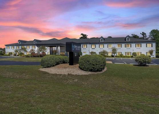 Blue Water Inn & Suites BW Signature Collection 1