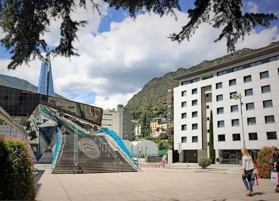 Yomo Mola Park 1