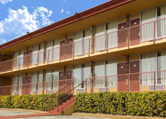 Red Lion Inn & Suites Branson 1