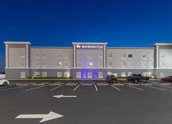 Best Western Plus Brunswick Inn & Suites 1