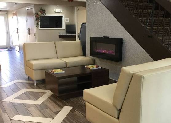 Super 8 by Wyndham South Holland 1