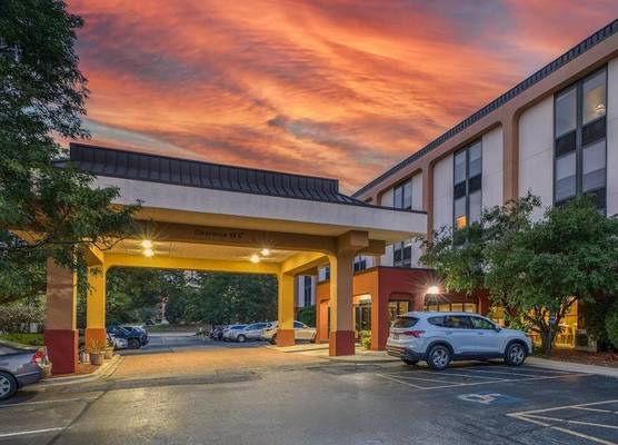 SureStay Plus Hotel by Best Western Chicago Lombard 1