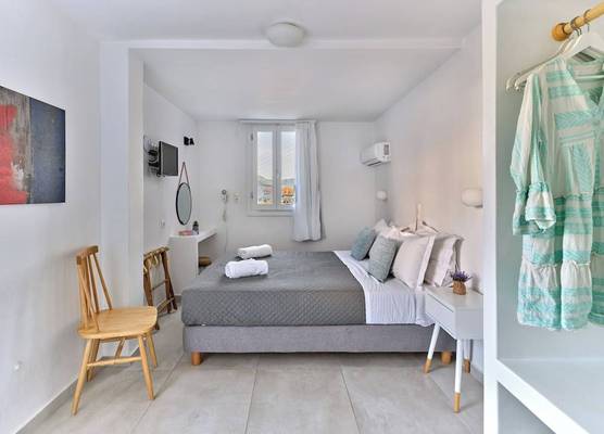 Akrotiri Hotel 1