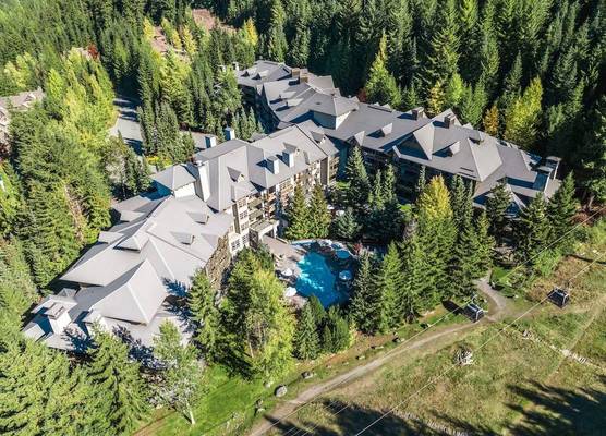Blackcomb Springs Suites by CLIQUE 1