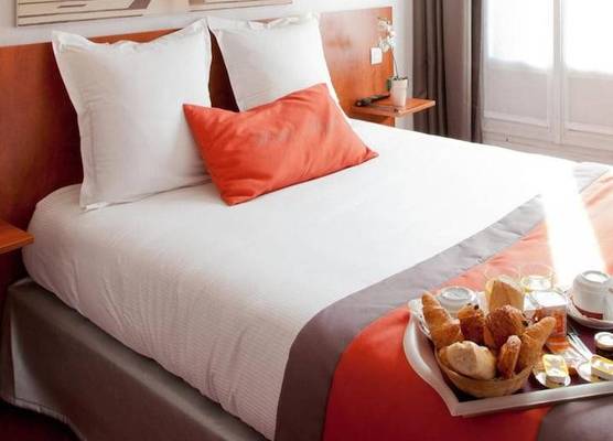 Alyss Saphir Cambronne Eiffel 1