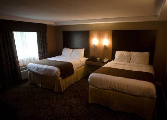 Aashram Hotel by Niagara River 1