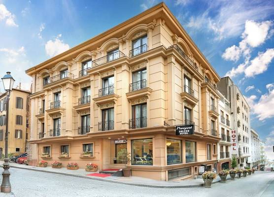 Deluxe Newport Hotel - Old City 1