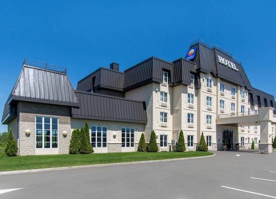 Comfort Inn & Suites 1