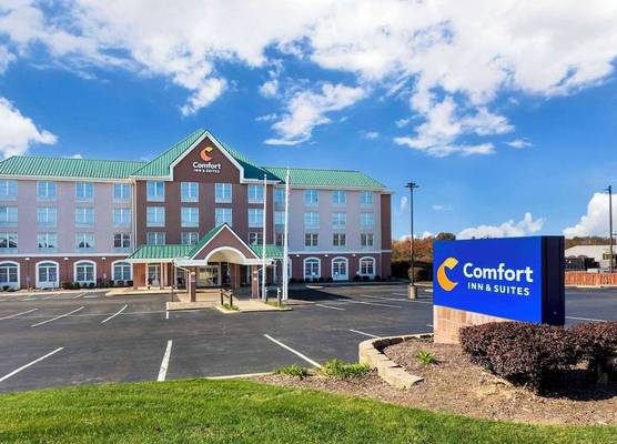 Comfort Inn & Suites Cuyahoga Falls - Akron 1
