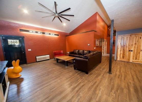 Log Cabin Lodge & Suites 1
