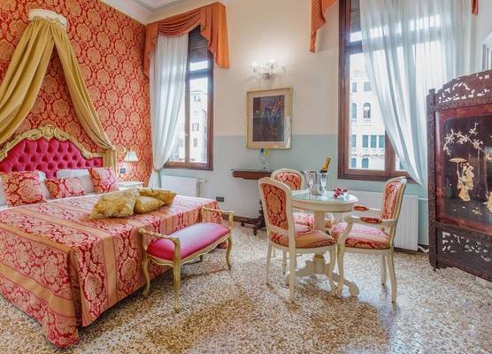 Friendly Venice Suites 1