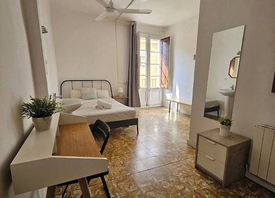 YOUTH HOSTEL - Central and Basic Drassanes 1