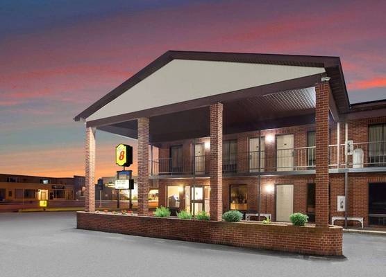 Super 8 by Wyndham Sandusky 1