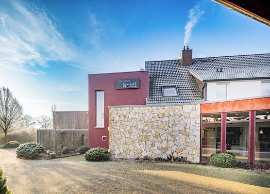 Balland's Hotel & Restaurant 1