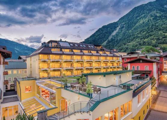 Hotel Norica - Thermenhotels Gastein mit dem Bademantel direkt in die Therme 1