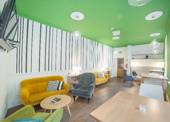 Dizzy Daisy Hostel 1