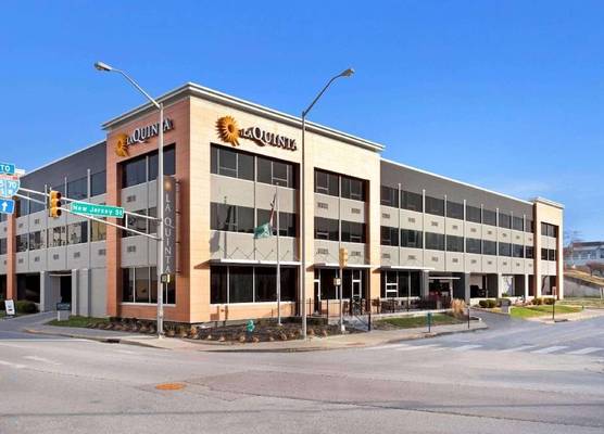 La Quinta Inn & Suites by Wyndham Indianapolis Downtown 1