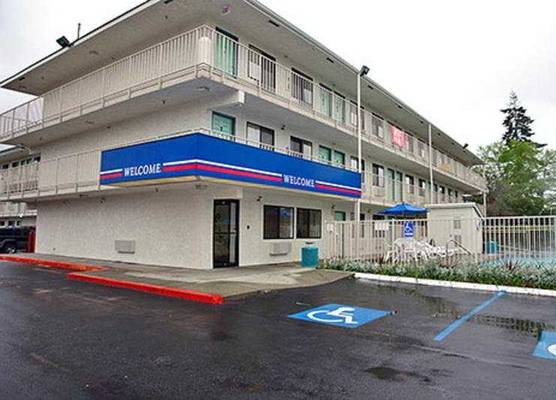 Motel 6 North Kirkland 1