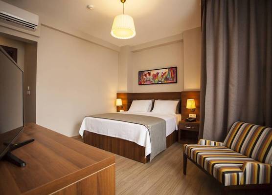 Cordis Hotel 1