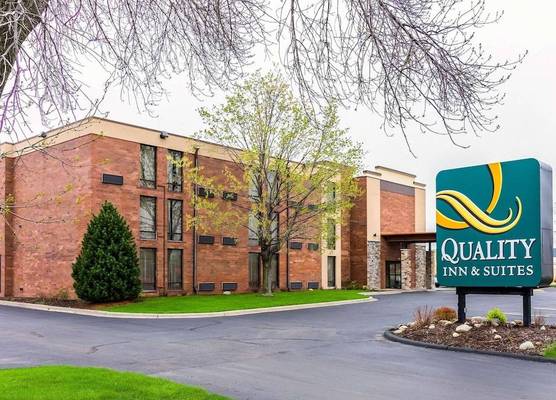 Quality Inn & Suites Arden Hills - Saint Paul North 1