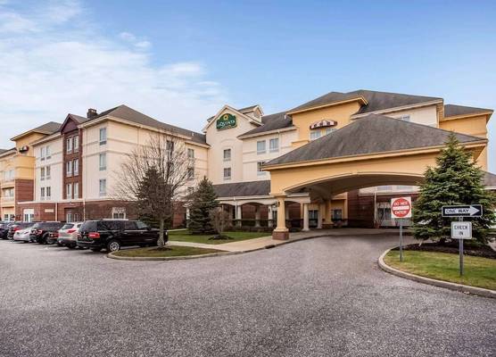 La Quinta by Wyndham Islip - MacArthur Airport 1