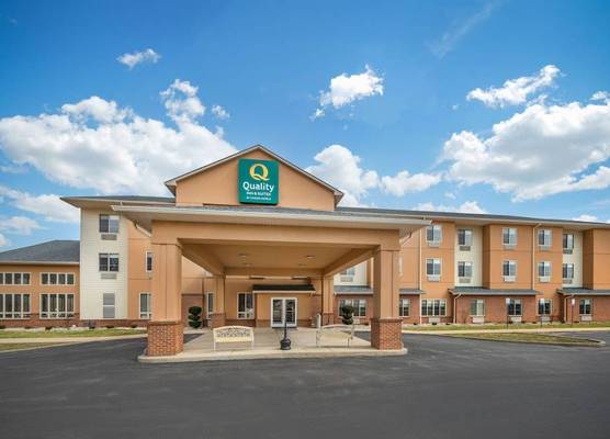 Quality Inn & Suites near Owensboro & Holiday World GOLD AWARD WINNER 1