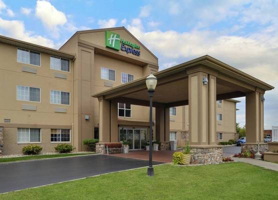 Holiday Inn Express & Suites ST. JOSEPH LAKEFRONT by IHG 1