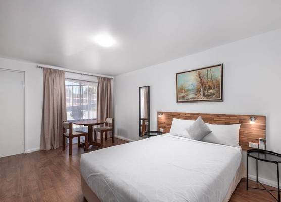 Econo Lodge Lilydale 1