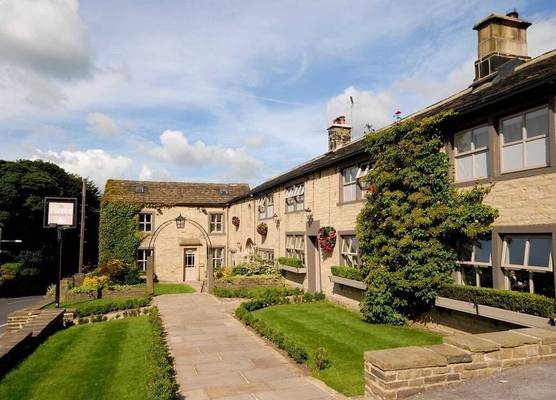 The Fleece Inn 1