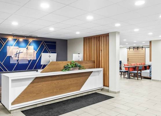 Holiday Inn Express & Suites CHARLESTON-SOUTHRIDGE by IHG 1