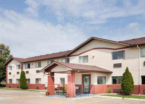 Super 8 by Wyndham Washington/Peoria Area 1