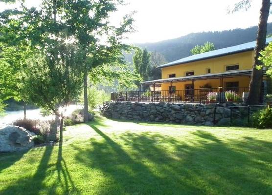 Strawhouse Resorts 1