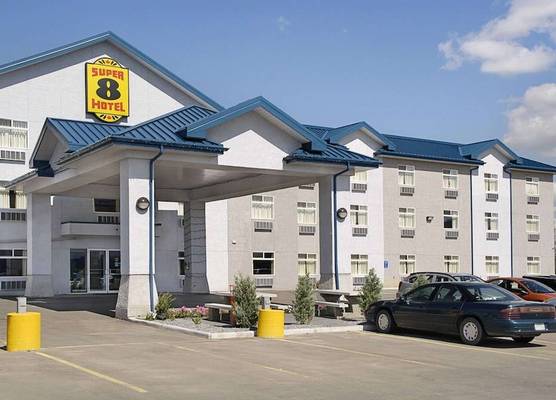 Super 8 by Wyndham Fort Saskatchewan 1