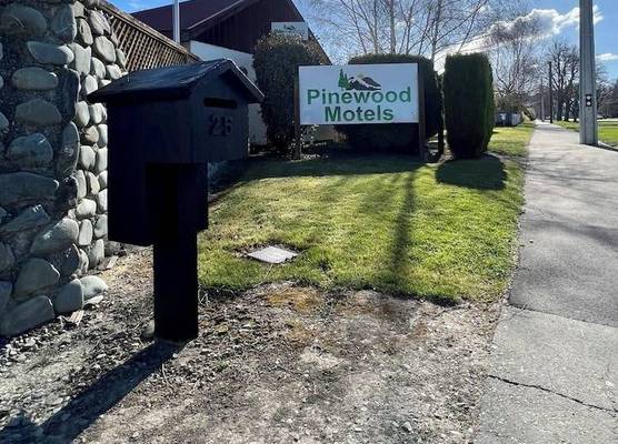 Pinewood Motels 1