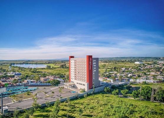 Fiesta Inn Suites Aeropuerto del Bajío 1