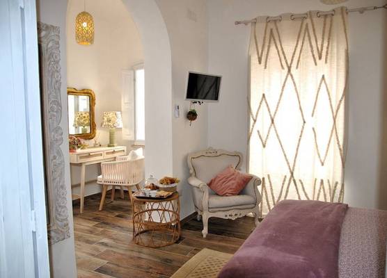 Room in B&B - Mariasofia Master Suite With Private Bathroom 1