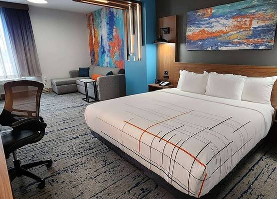 La Quinta Inn & Suites by Wyndham Austin South 1