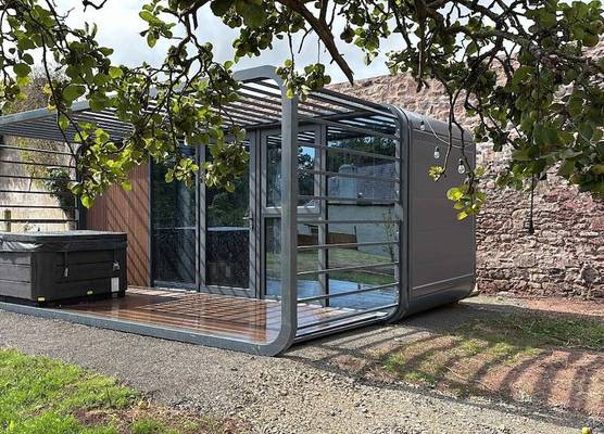 Glamping Pod with a Hot Tub in Orchard 1
