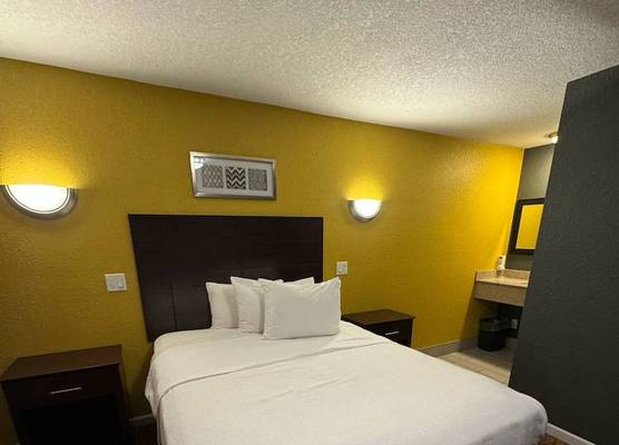 Cozy Rest Motel 1