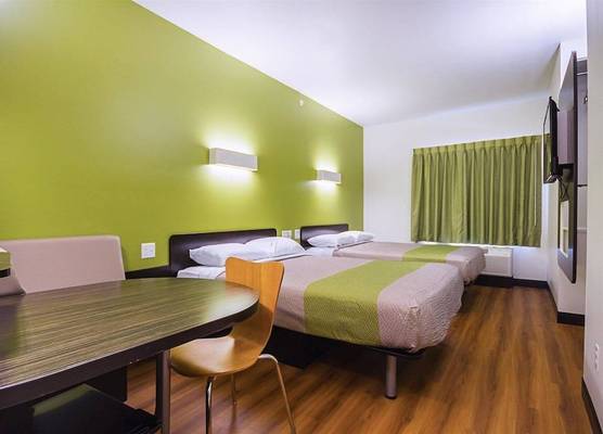 Days Inn by Wyndham South Bend/Notre Dame 1