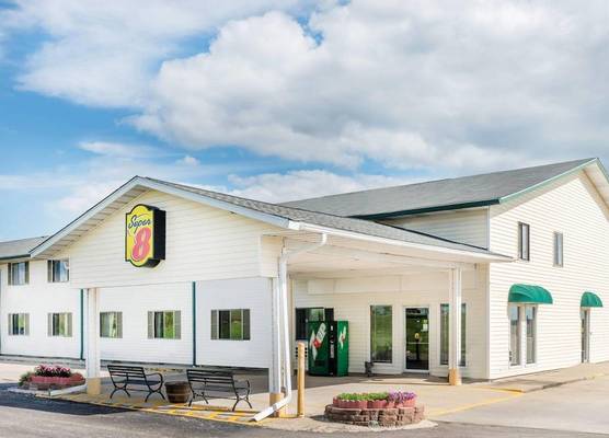Super 8 by Wyndham Okawville 1