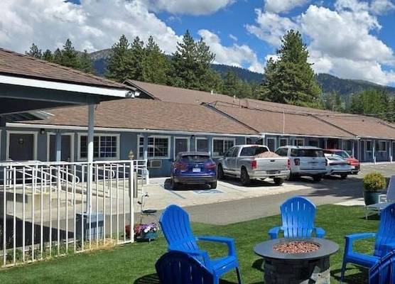 Bluebird Day Inn & Suites 1