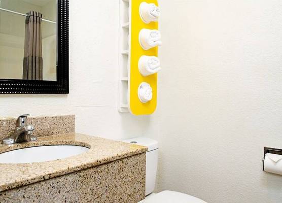Motel 6 Modesto, CA - Downtown 1