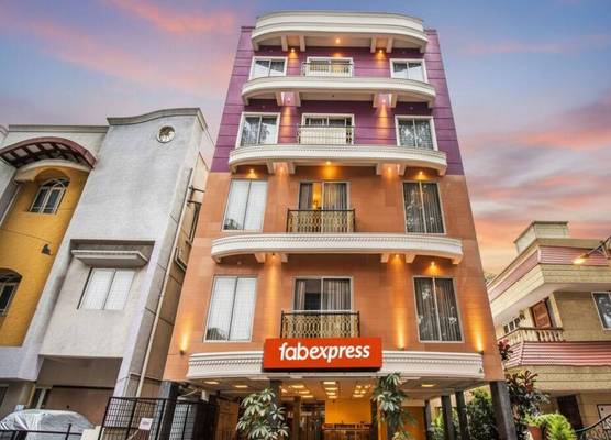 FabHotel Oriental Suites III 1