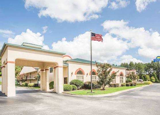 Days Inn & Suites by Wyndham Columbia Airport 1
