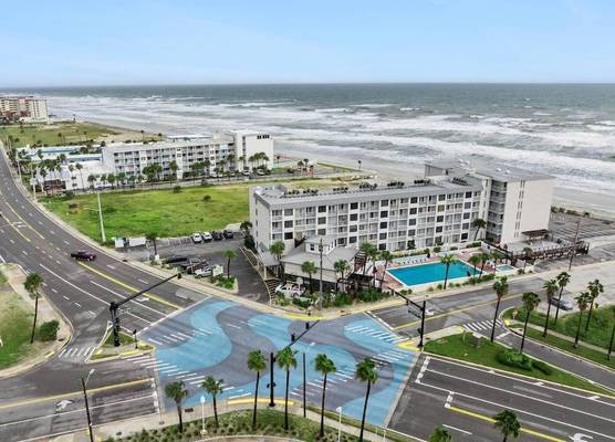 Howard Johnson by Wyndham Oceanfront Daytona Beach 1