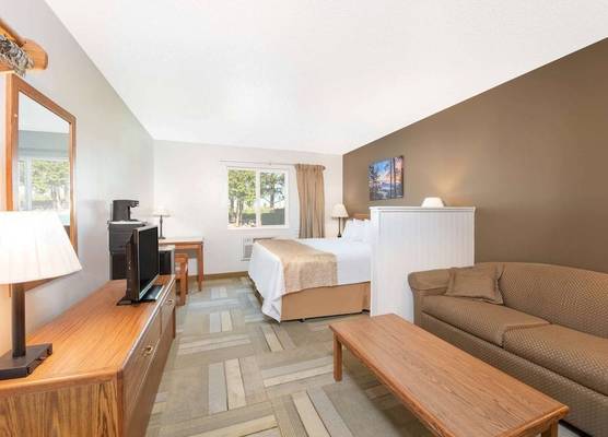 Travelodge by Wyndham Spearfish 1