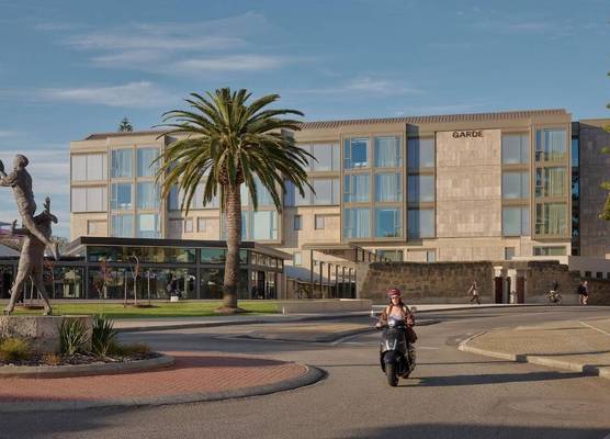 Garde and Warders Hotel 1