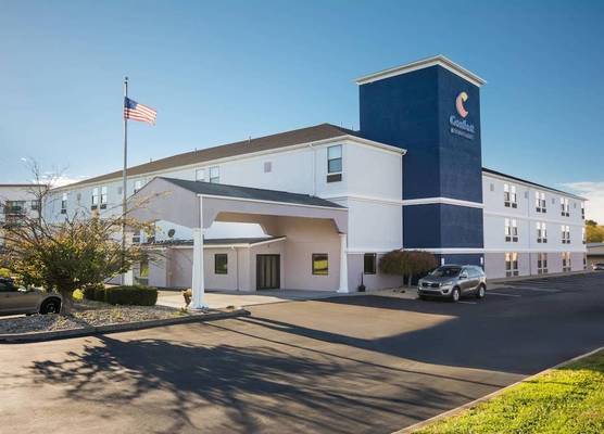Comfort Inn & Suites Cincinnati Eastgate 1