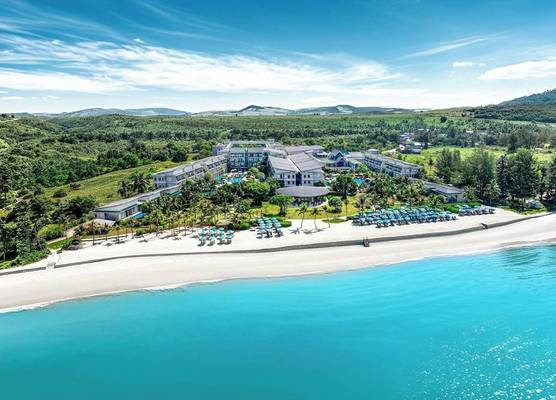 Le Meridien Khao Lak Resort & Spa 1